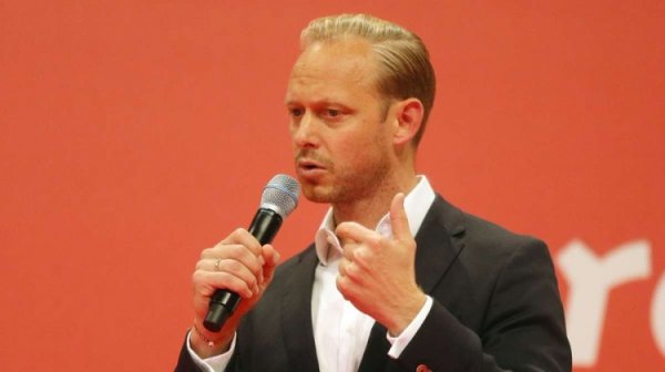 记者：斯图加特阛阓总监卡斯帕思加盟拜仁，尚不明晰是否要转会费