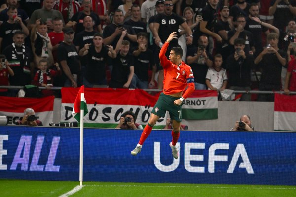 逾越27球！国度队历史弓手榜：C罗223场141球居首 梅西194场114球