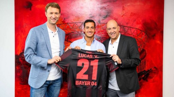 巴斯克斯谈药厂首秀：球场氛围令东谈主难以置信，我很享受这一切