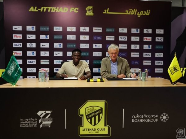 官方：布拉加19岁边锋费尔南德斯加盟吉达集结，转会费超3000万欧