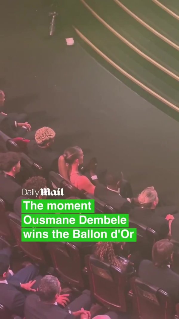 门神光头了...登贝莱获奖先与多纳鲁马拥抱，第二个拥抱亚马尔