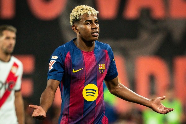 世体：如今巴萨一线队中，12东谈主在球队前次作客奥维耶多时还未出身