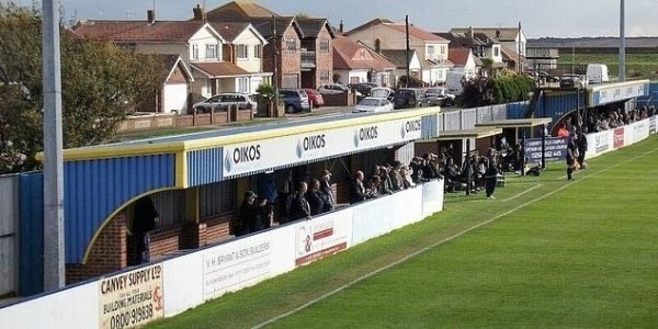 云南玉昆球员助阵 2025年“竞彩梦思杯”五东谈主制业余足球赛启幕