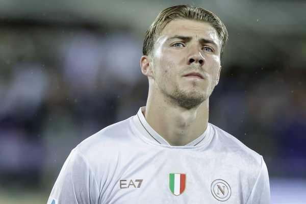 霍伊伦：米兰也念念签我？我在那不勒斯很开心 我的偶像是C罗