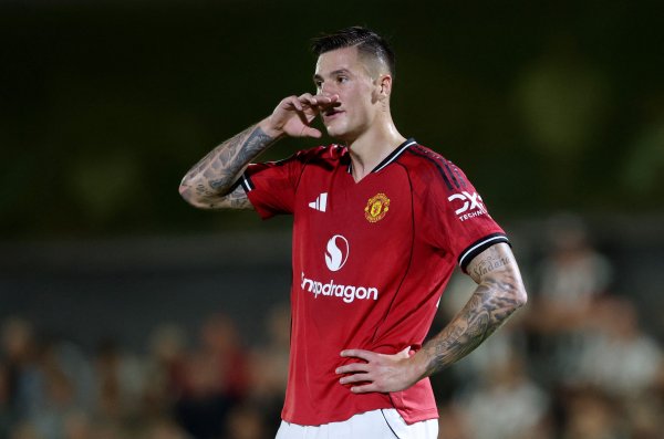 舍什科在英超上半场4次射正，前次有曼联球员作念到还是C罗