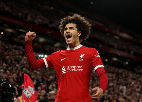 官方：利物浦医疗团队将在今天评估小将杰登-丹斯的伤情