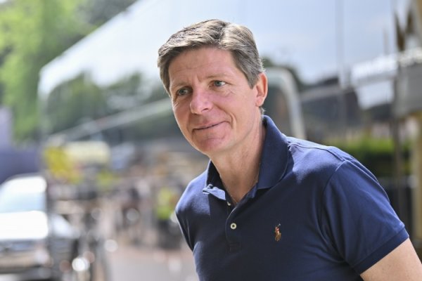 记者：若收到曼联邀请格拉斯纳会绝不夷犹收受，后者也踢三后卫