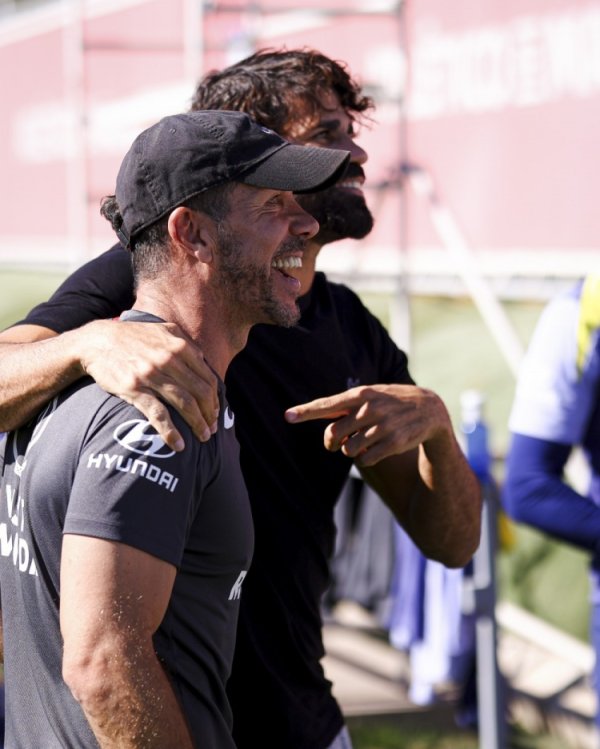 马竞官方晒照，接待名宿迭戈-科斯塔、戈丁访问球队