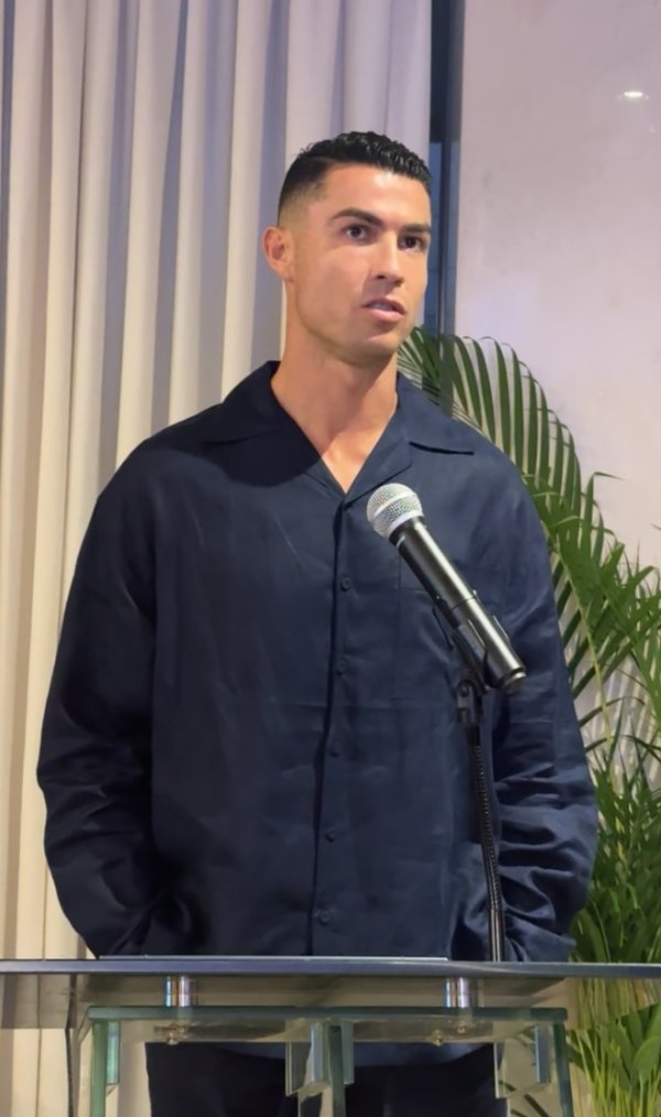 C罗直播通知在利雅得开植发诊所：沙特是我第二桑梓，这里很相配