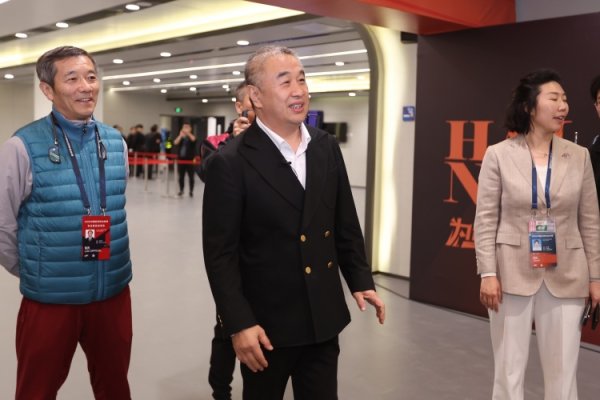 记者：青岛海牛今天地午再行连合，全力备战临了4轮联赛