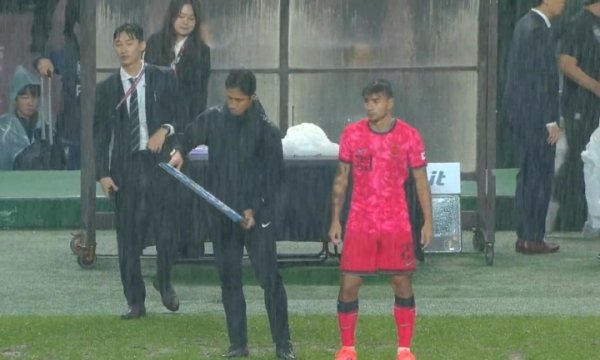韩国队半场转机，归化球员卡斯特罗普替补登场！