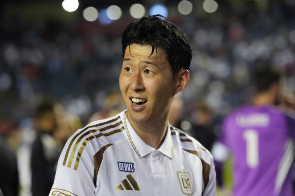 太阳报：孙兴慜条约条件允许他短期回欧洲，就像小贝、亨利通常