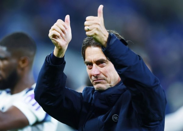 弗兰克：我对范德芬很忻悦，他在这家俱乐部的改日一派光明