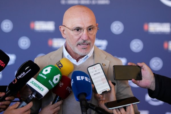 德拉富恩特谈国度德比打破：在西班牙队内莫得争吵，氛围像是家庭