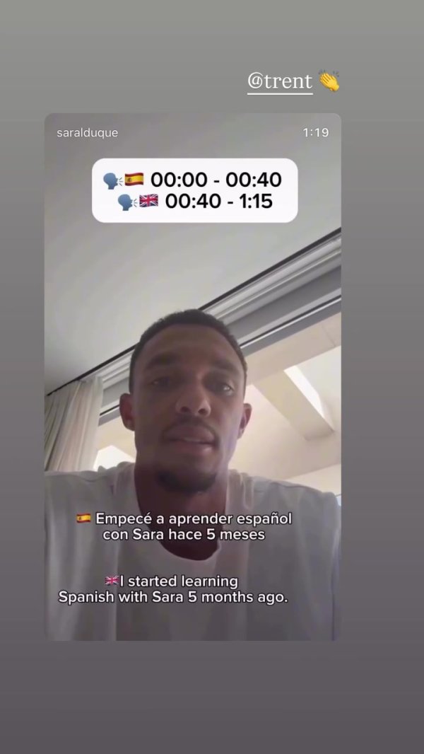 竭诚好！西语竭诚晒阿诺德用西语先容我方，她还是小蜘蛛英语竭诚