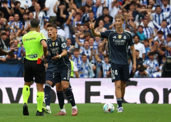 半场被换下，记者：赫伊森被里面条件改变，他需更专注更有拼劲