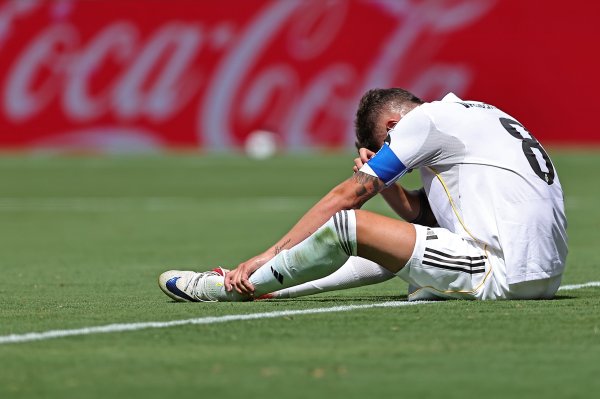 马卡：巴尔韦德和库尔图瓦在赛后王人出现形体不适，今天将罗致搜检