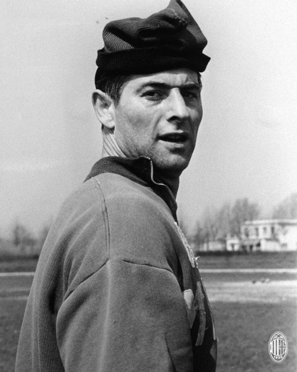 效率米兰10年5夺意甲！传闻门将洛伦佐·布冯圆寂，享年95岁