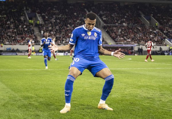 阿斯报：姆巴佩雕像入驻迪拜皇马主题公园，该公园旧年11月开业